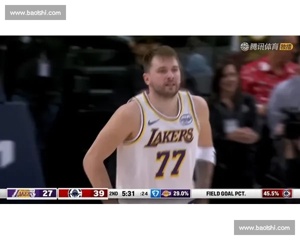 东契奇的假动作:能把防守人晃出 “后遗症” 东契奇的假动作:能把防守人晃出 “后遗症”